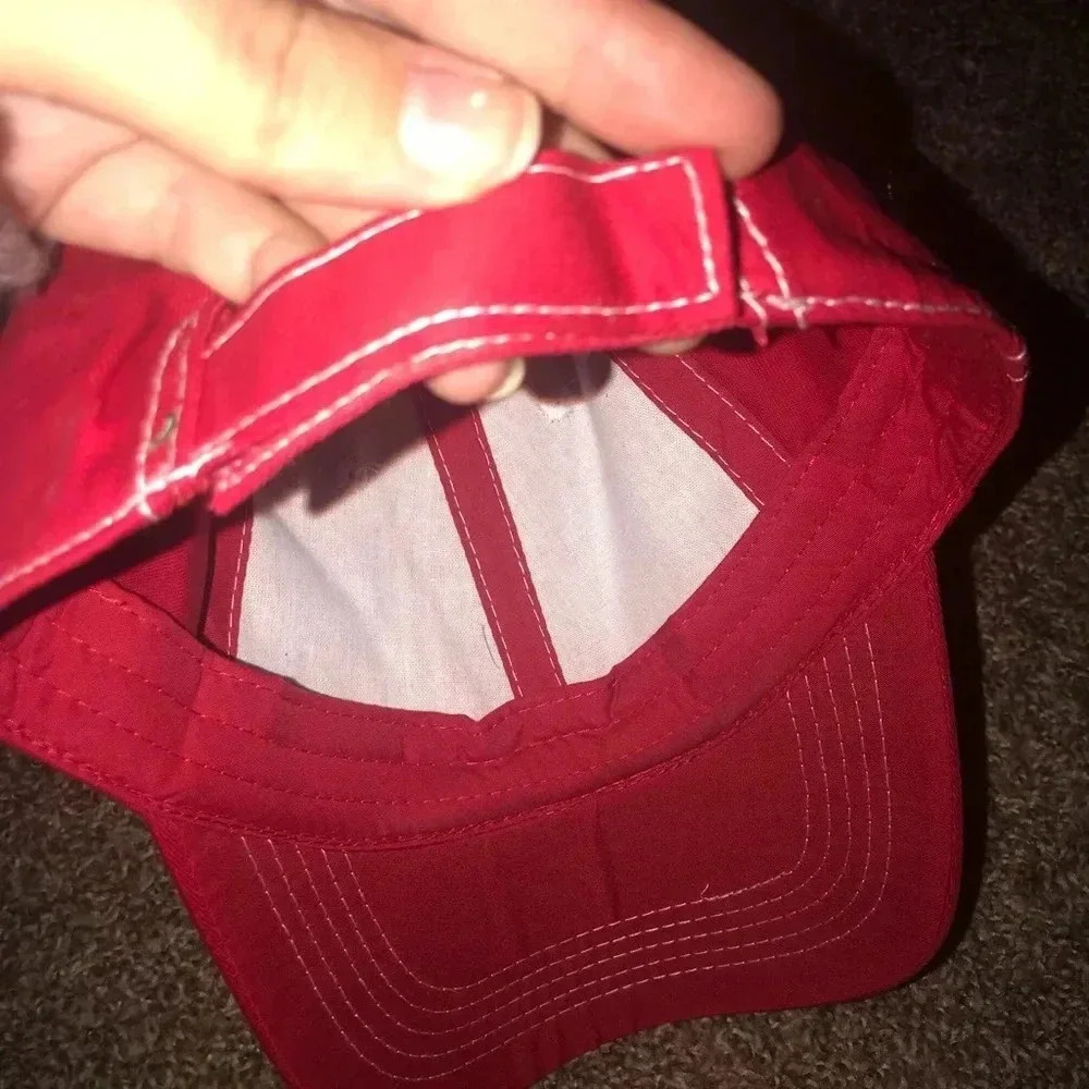 🧾Red baseball cap - Picture 2 of 2
